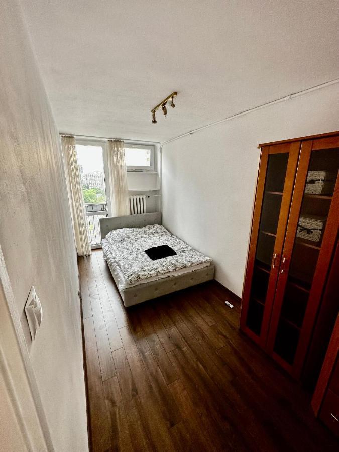Homestay Apartrooms Grzybowska 9 *
